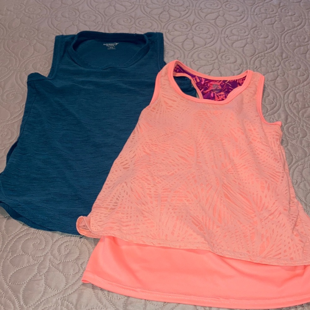 🙂Girls athletic shirts set of 2